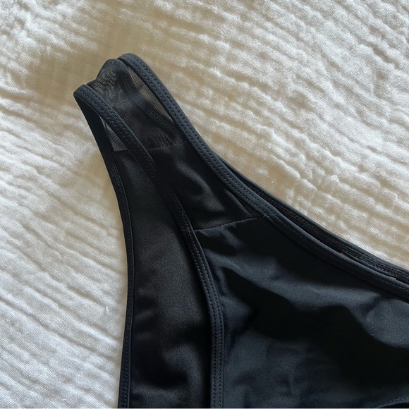 Black Forever 21 Mesh Detail Bikini Bottoms. - Picture 2 of 4